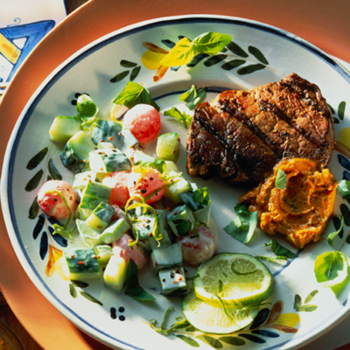 Steaks mit Würzbutter und Melonensalat