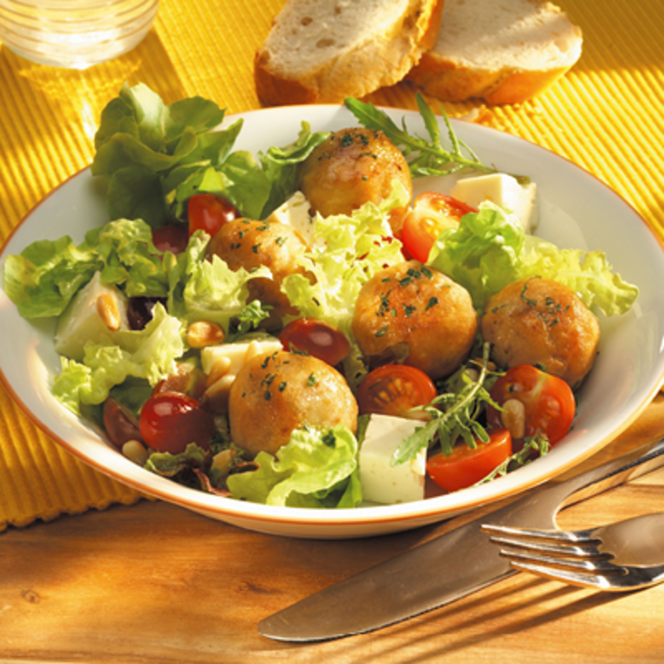 Herbstlicher Blattsalat mit Weintrauben