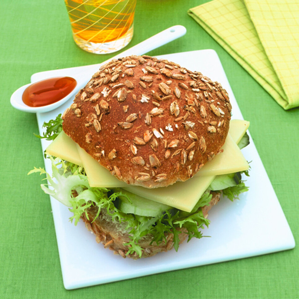 Käse-Gurken-Burger